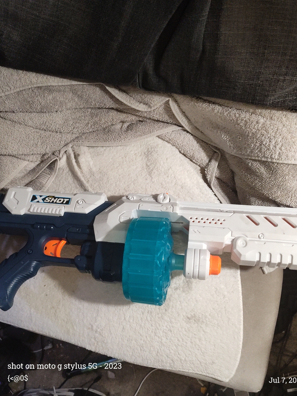 Xshot Drum Springer Dart Blaster. With Darts– White and Blue with Teal Drum